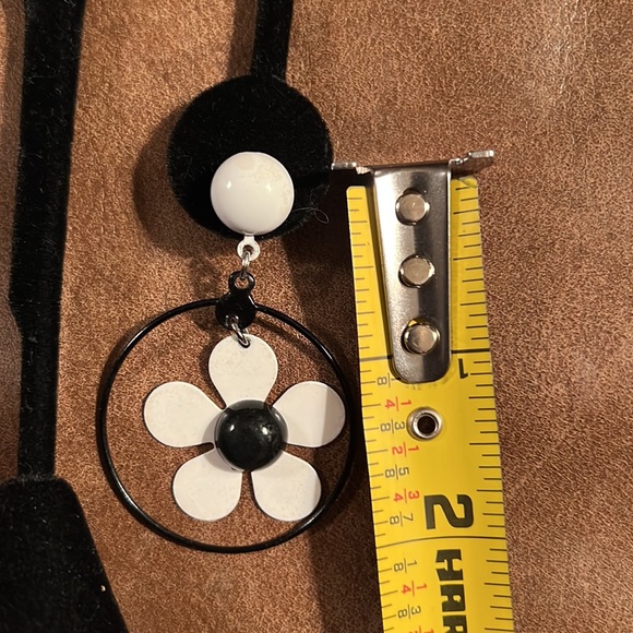 Black and White Metal Mod Retro Daisy Dangle Post & Clutch Earrings - Picture 6 of 13